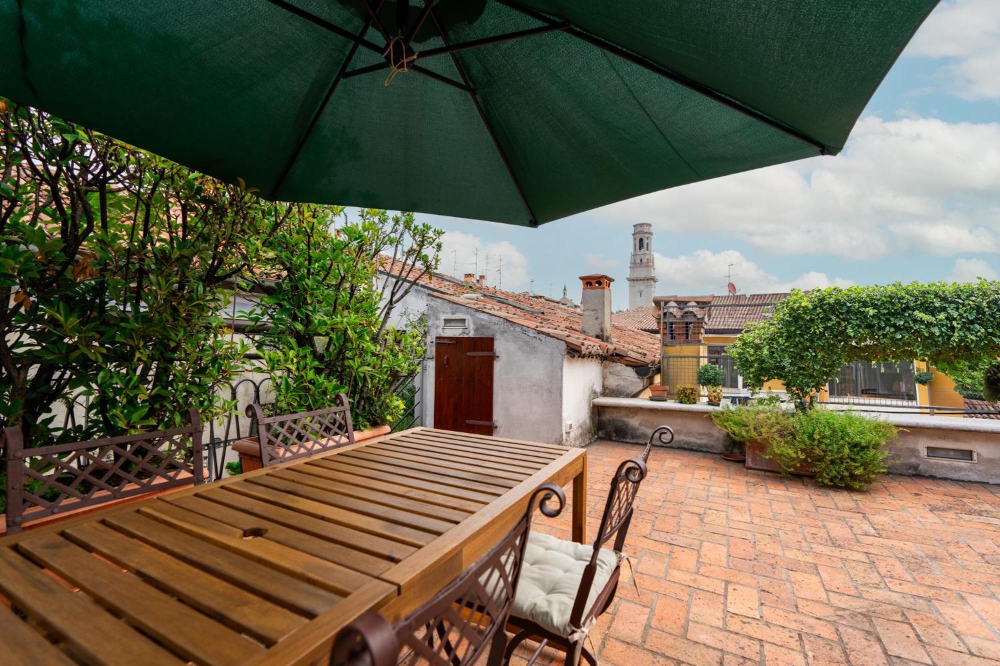 Terrazza Garibaldi By Postcardsfrom Διαμέρισμα Βερόνα Εξωτερικό φωτογραφία