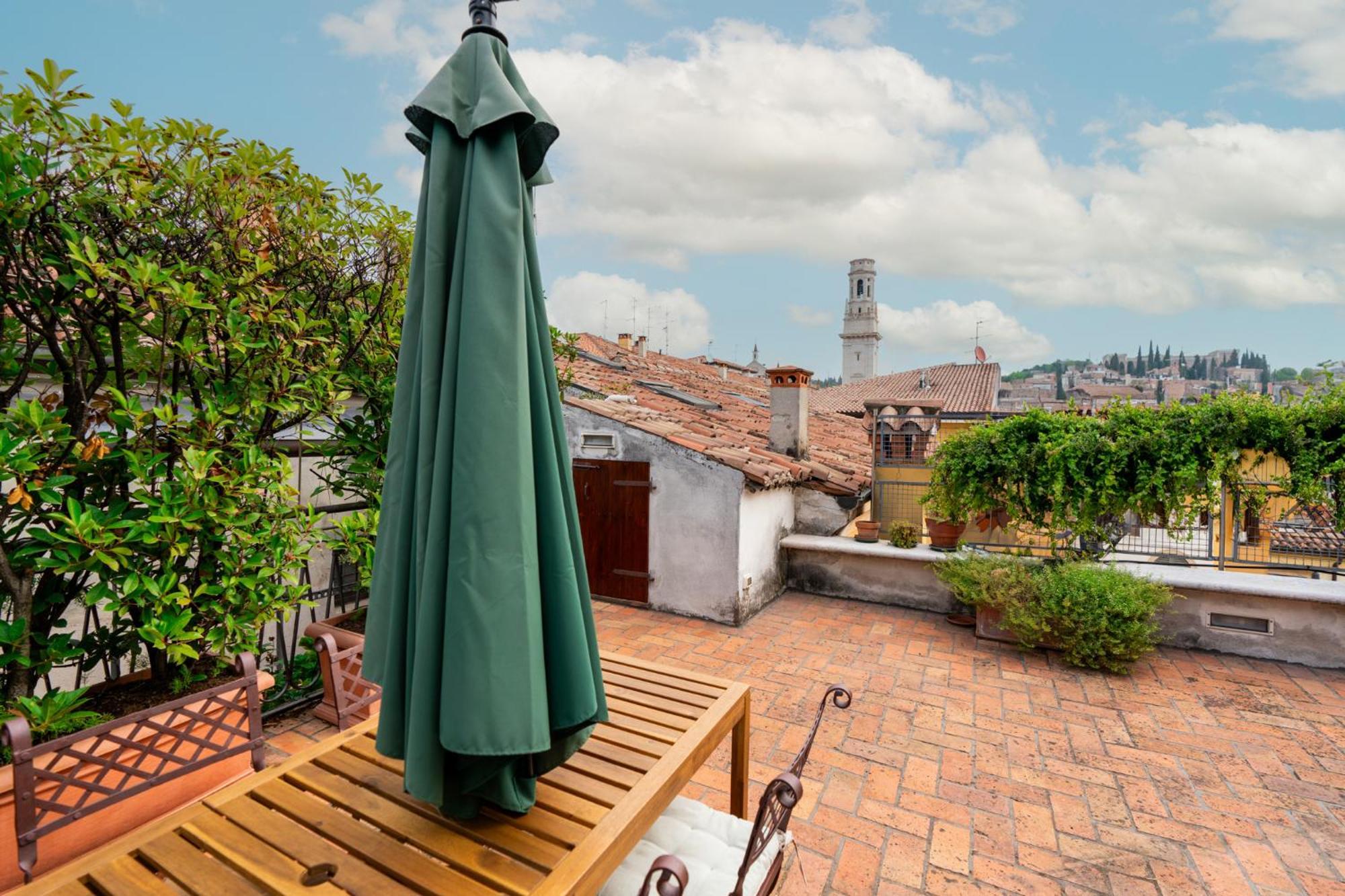 Terrazza Garibaldi By Postcardsfrom Διαμέρισμα Βερόνα Εξωτερικό φωτογραφία