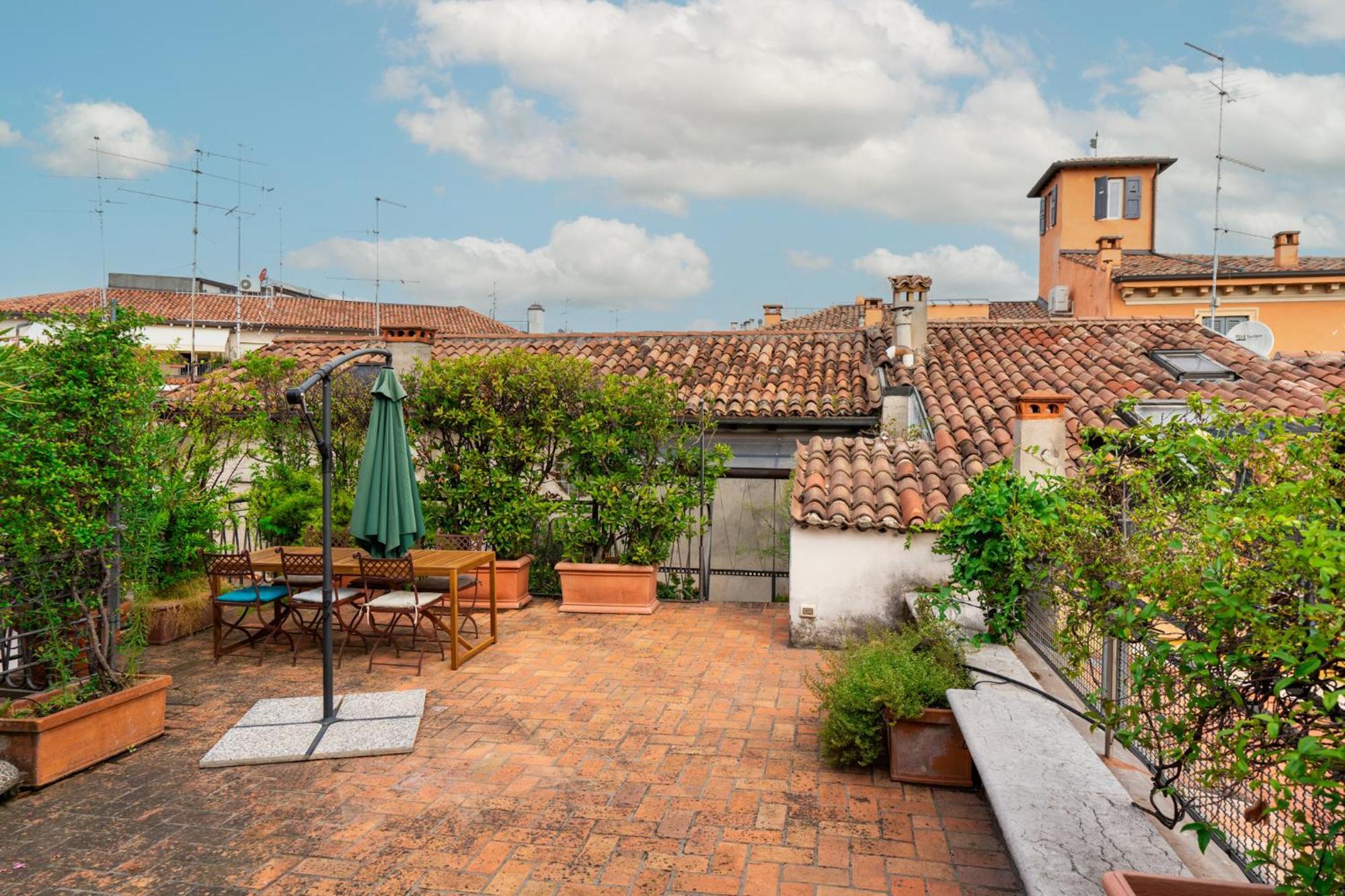 Terrazza Garibaldi By Postcardsfrom Διαμέρισμα Βερόνα Εξωτερικό φωτογραφία